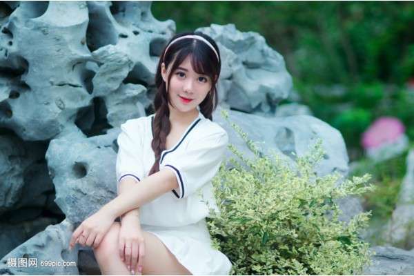 Liu Yanfei wants to test the situation of a Kowloon French king. French king, you are not so uncomfortable. You send me back. I promise to let Ouyang uneven give you the antidote.